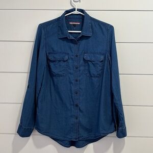 Tommy Hilfiger women's denim button down shirt with roll tab sleeves size M